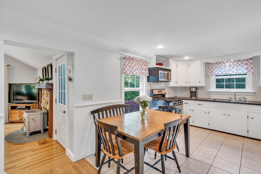 88 Old Town Road Hopkinton, MA 01748 - Photo 12 of 24 Gallery Image 12