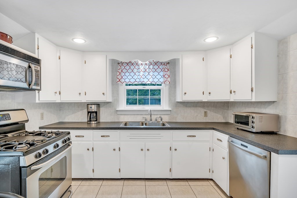 88 Old Town Road Hopkinton, MA 01748 - Photo 13 of 24 Gallery Image 13