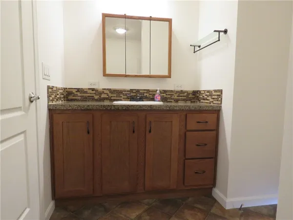 $209,900 | 1744 East Kent Road, Carlton, NY 14477