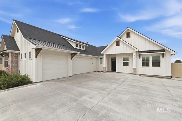 $900,000 | 723 South Bristol Lane, Nampa, ID 83687