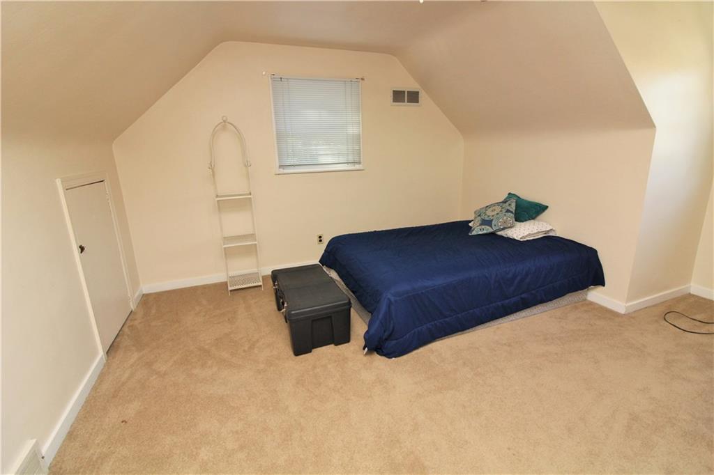 1222 Silver Lane McKees Rocks, PA 15136 - Photo 15 of 20 2nd bedroom
