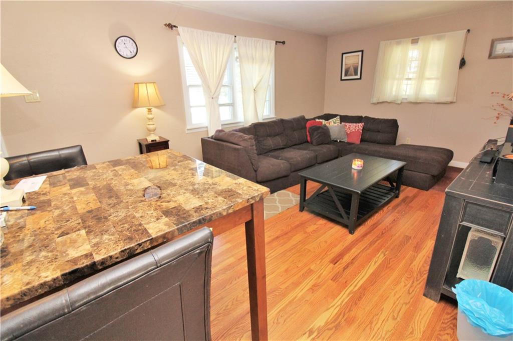 1222 Silver Lane McKees Rocks, PA 15136 - Photo 8 of 20 Living Room - main unit