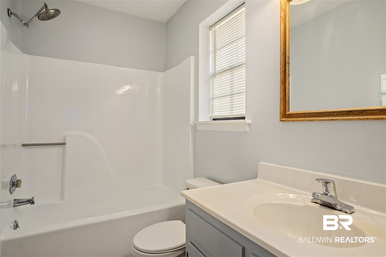 200 Parma Drive, Unit N1 Daphne, AL 36526 - Photo 18 of 24 Shared Hall Bath