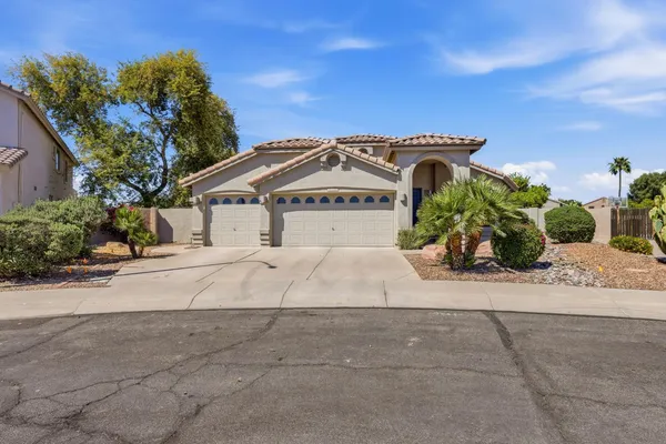 $2,300 | 3902 South Cox Court, Chandler, AZ 85248