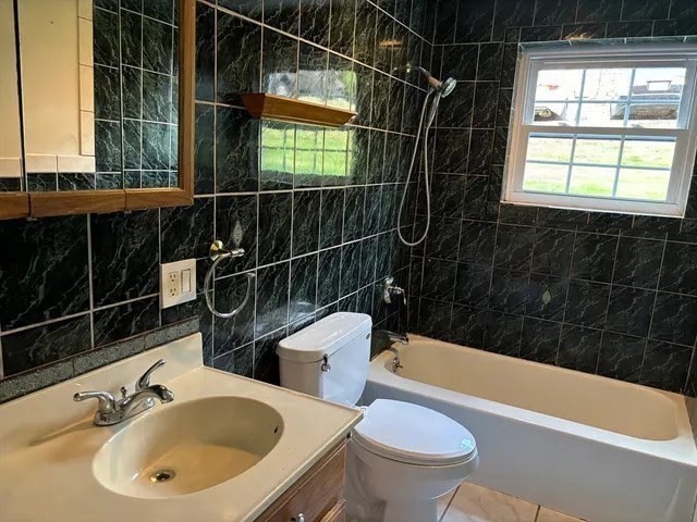 1 Walker Road, Unit 3 North Andover, MA 01845 - Photo 6 of 9