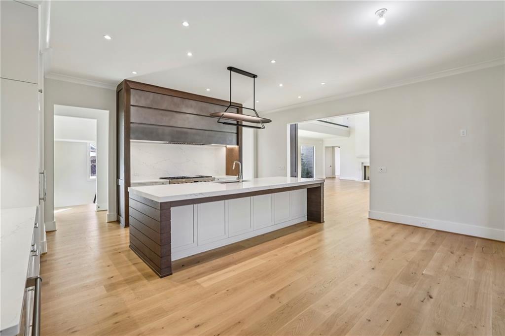 825 Kenry Court Atlanta, GA 30342 - Photo 11 of 50