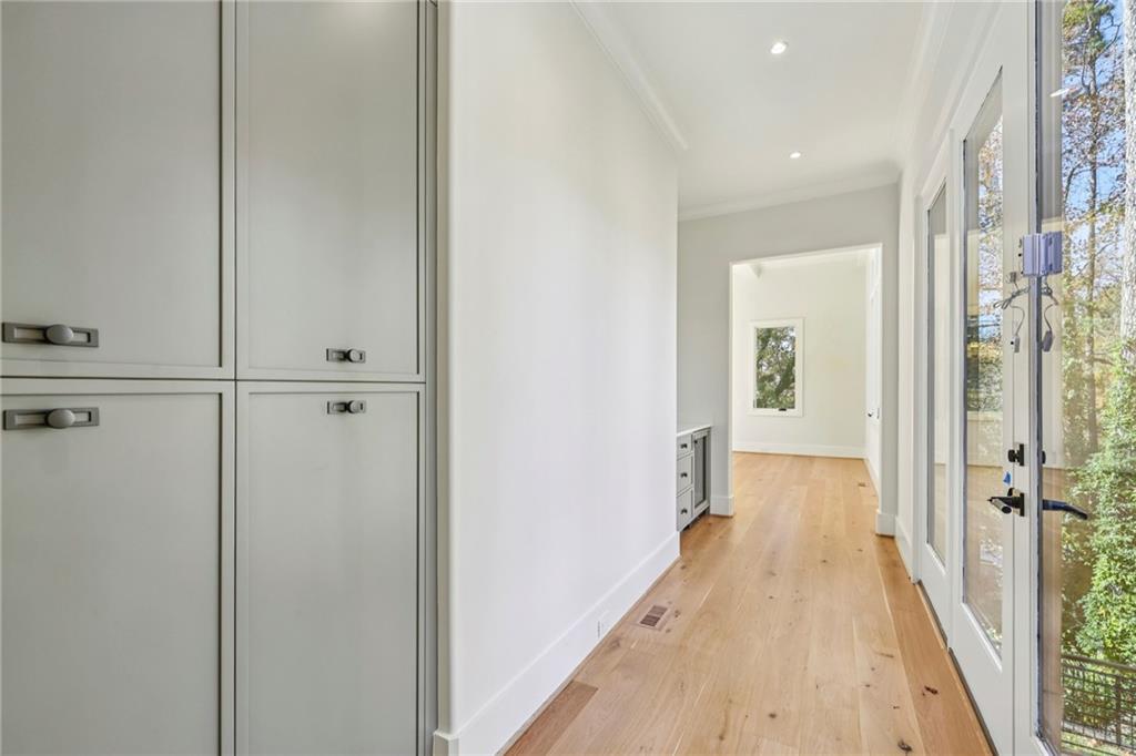 825 Kenry Court Atlanta, GA 30342 - Photo 15 of 50