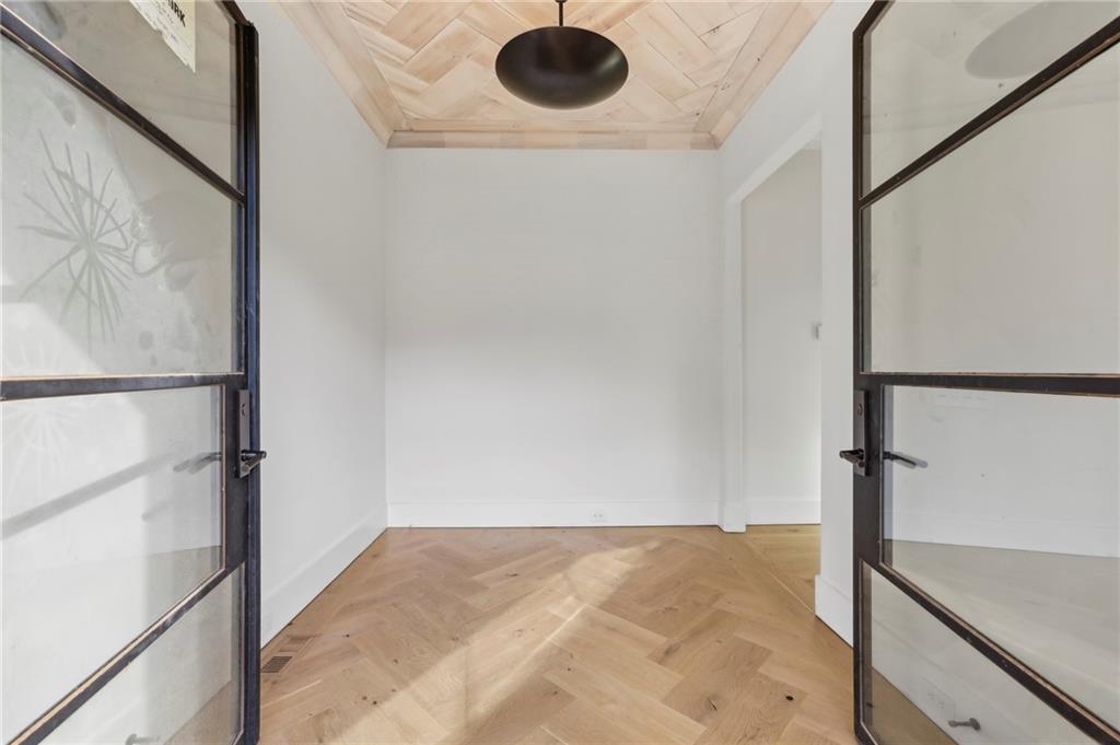 825 Kenry Court Atlanta, GA 30342 - Photo 3 of 50