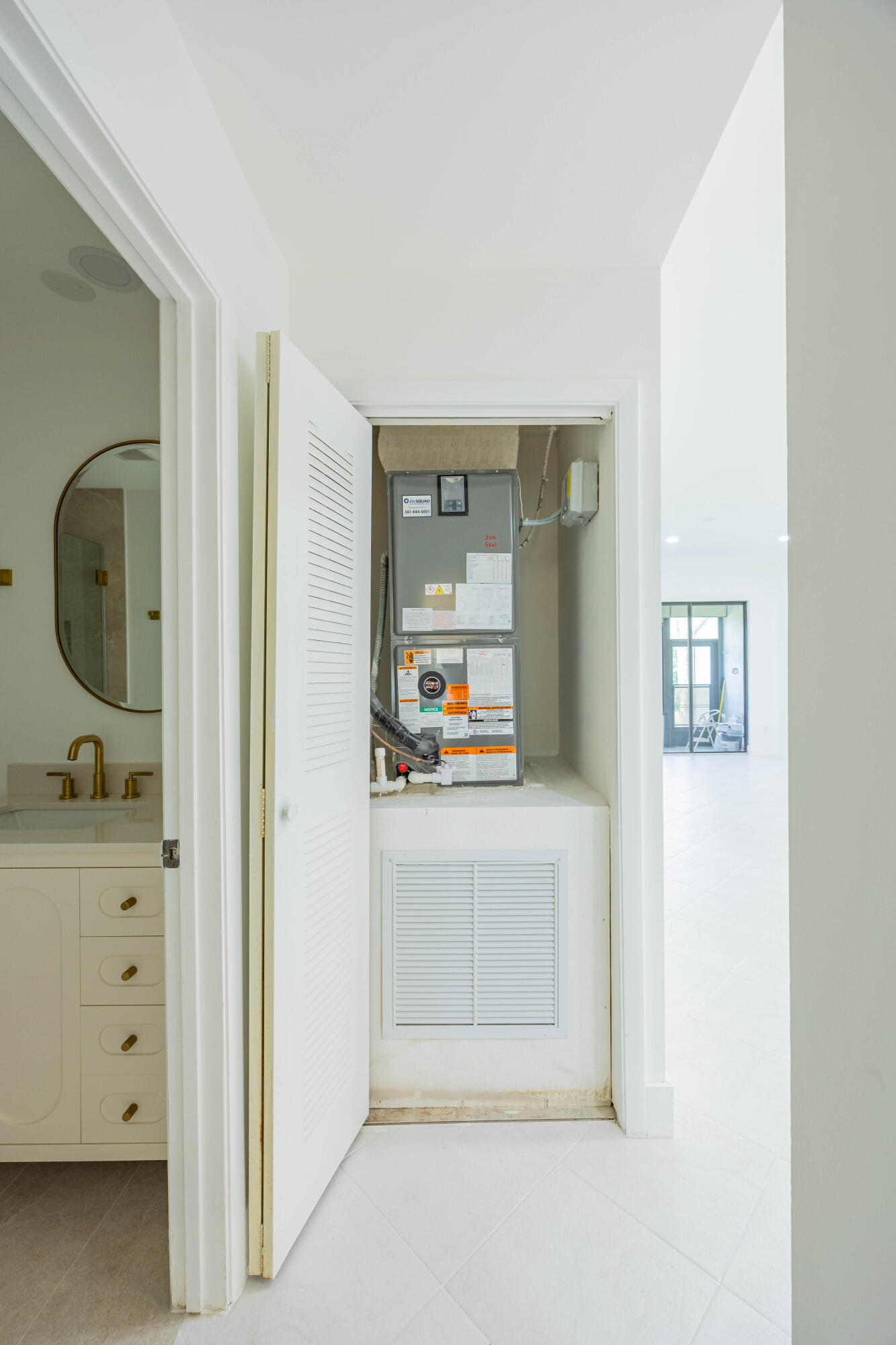 7520 La Paz Boulevard, Unit 104 Boca Raton, FL 33433 - Photo 38 of 56 a en suite bathroom with a sink a mirror and a vanity
