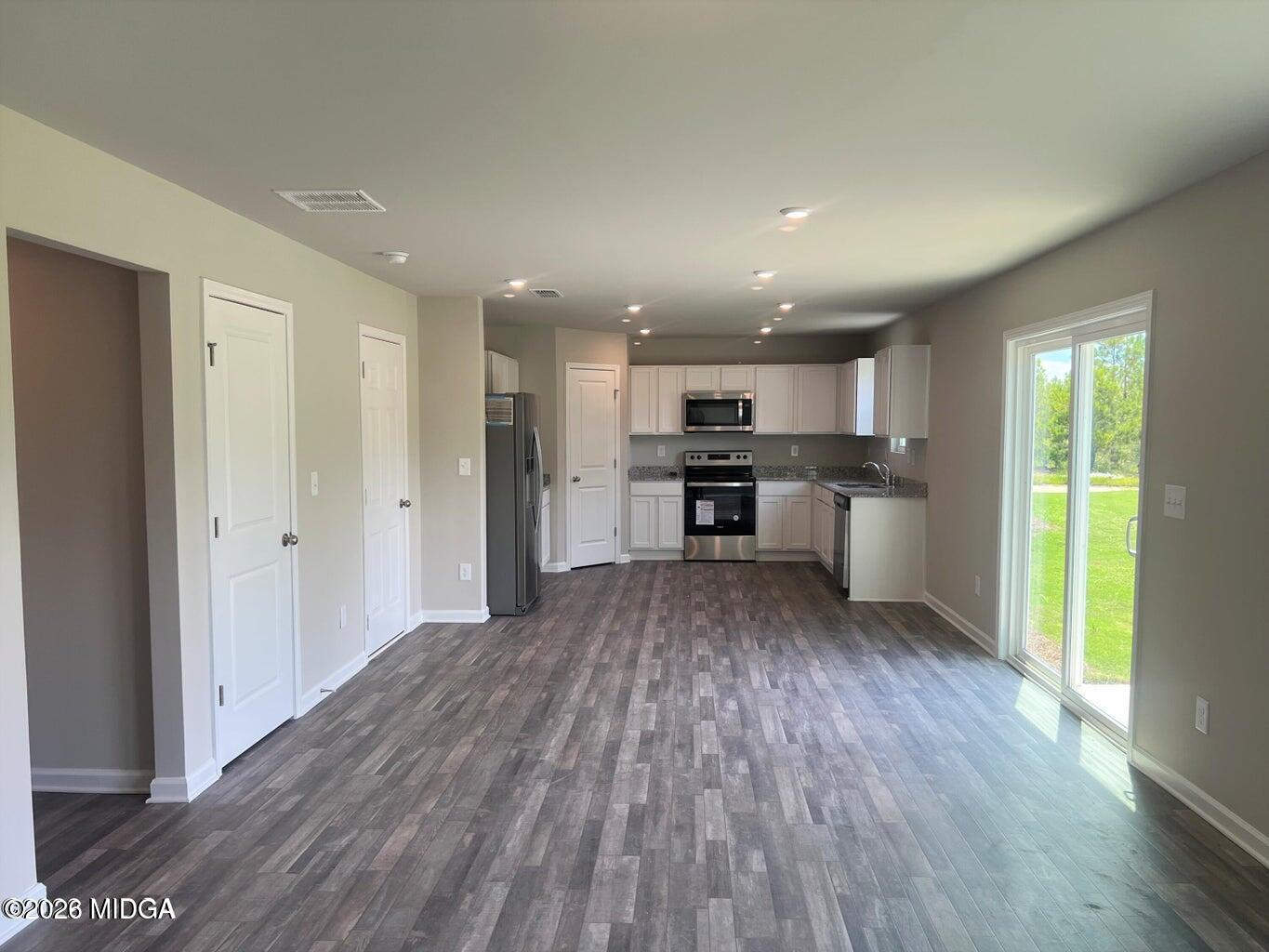464 Hawthorn Trail Macon, GA 31210 - Photo 3 of 16 99 Kitchen