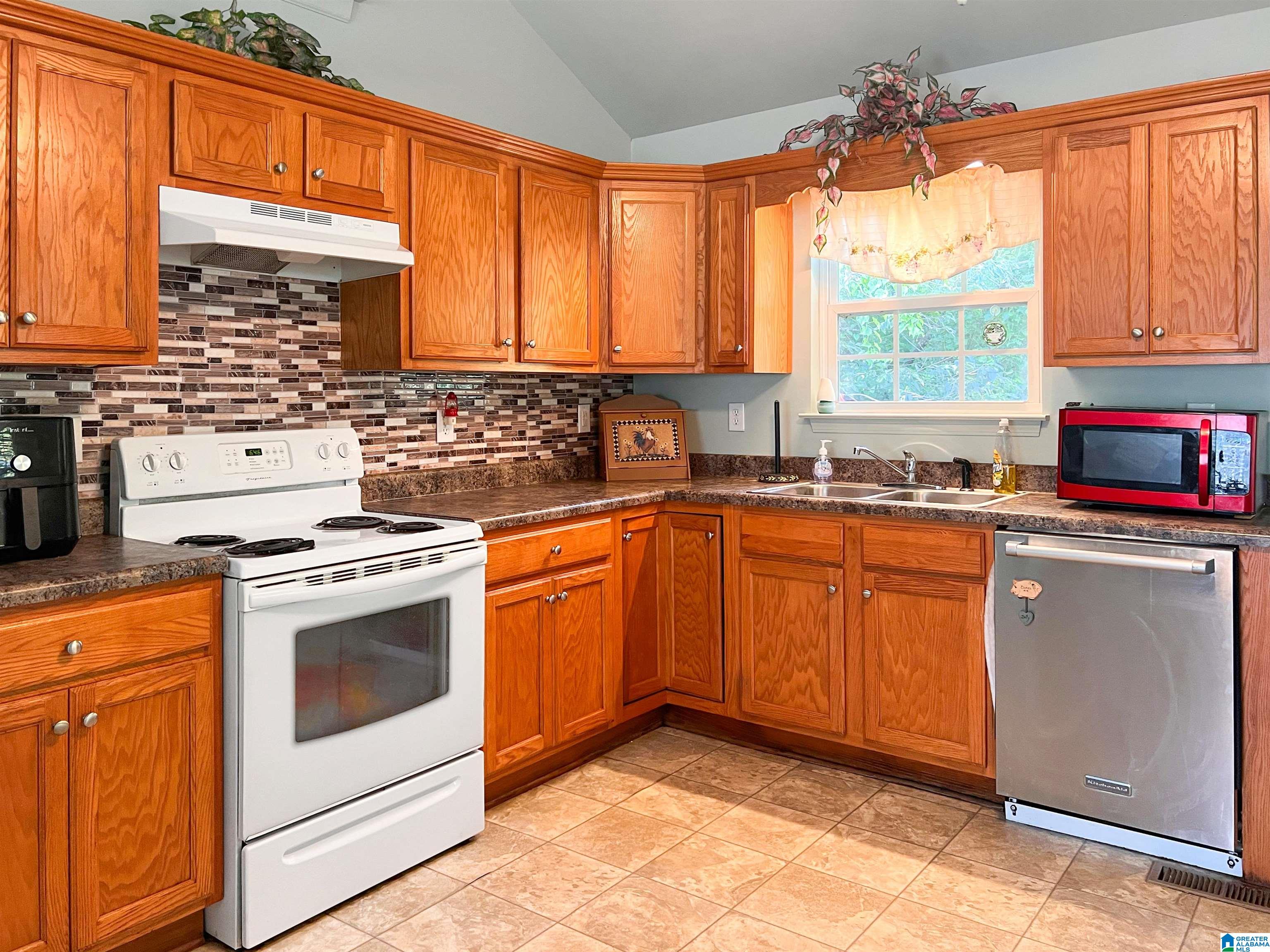 282 Miranda Road Warrior, AL 35180 - Photo 7 of 23