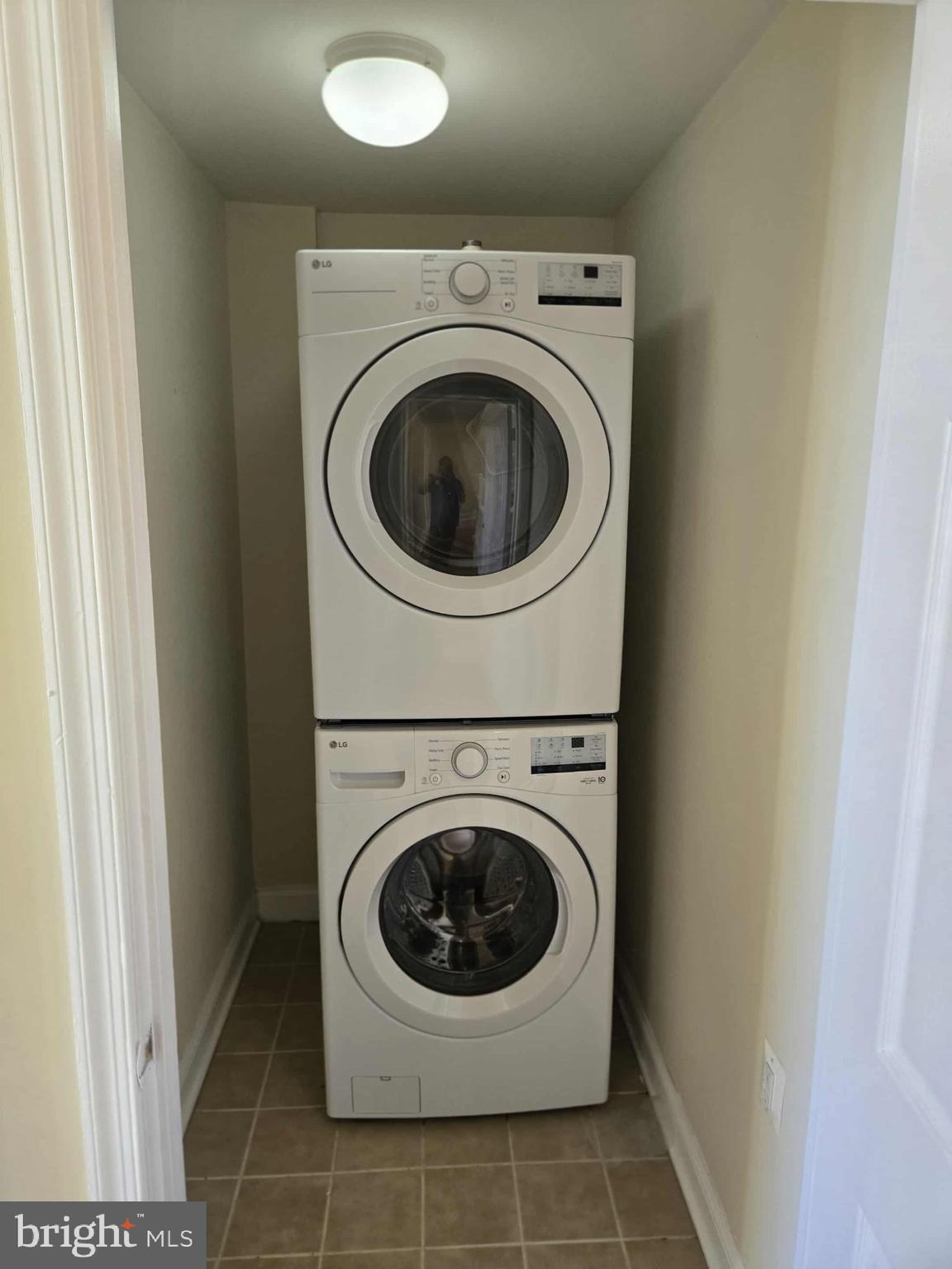 808 East Preston Street Baltimore, MD 21202 - Photo 12 of 20 a utility room with dryer and washer