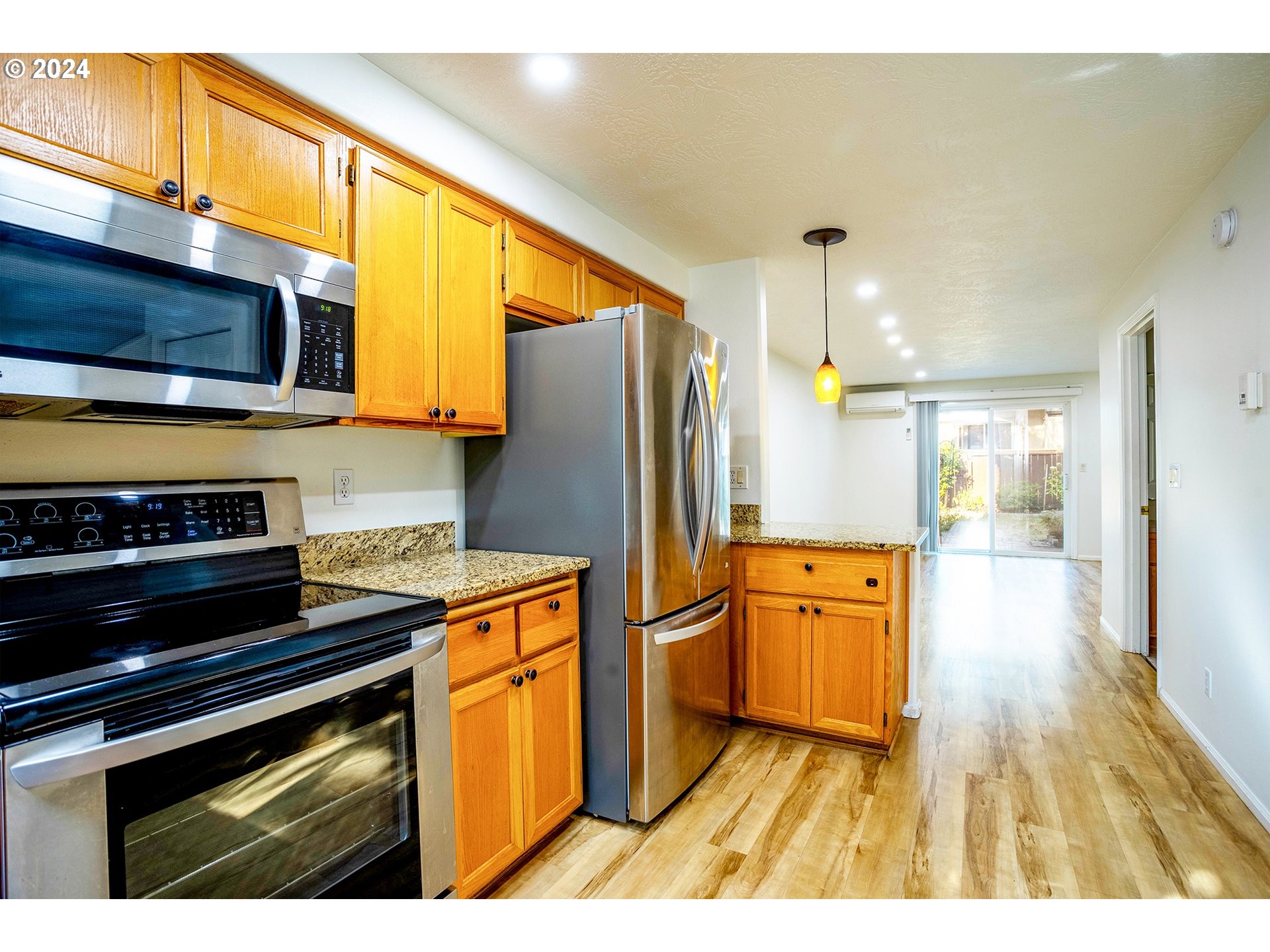 1618 Fetters Loop Eugene, OR 97402 - Photo 3 of 23 Gallery Image 3
