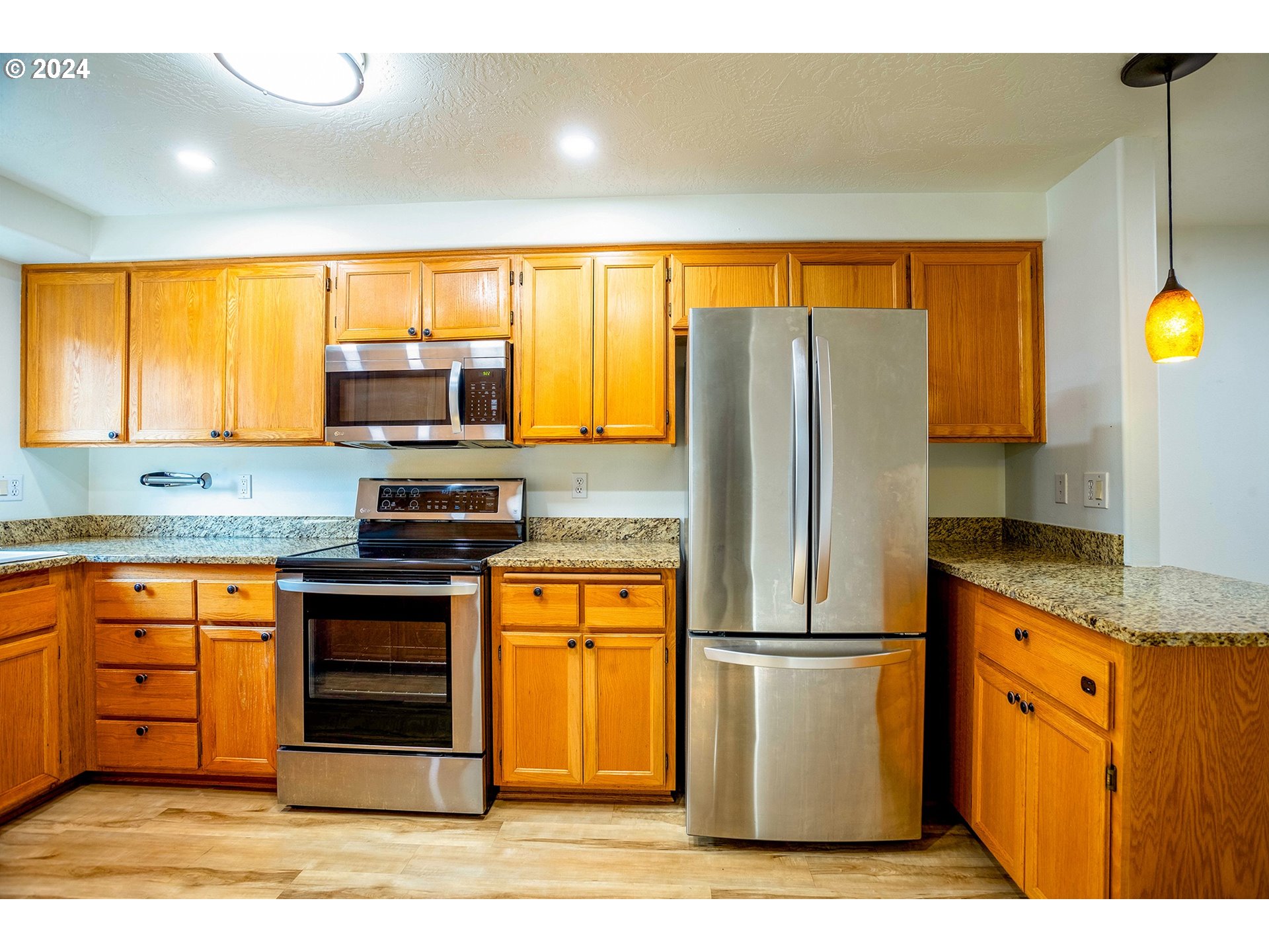 1618 Fetters Loop Eugene, OR 97402 - Photo 5 of 23 Gallery Image 5