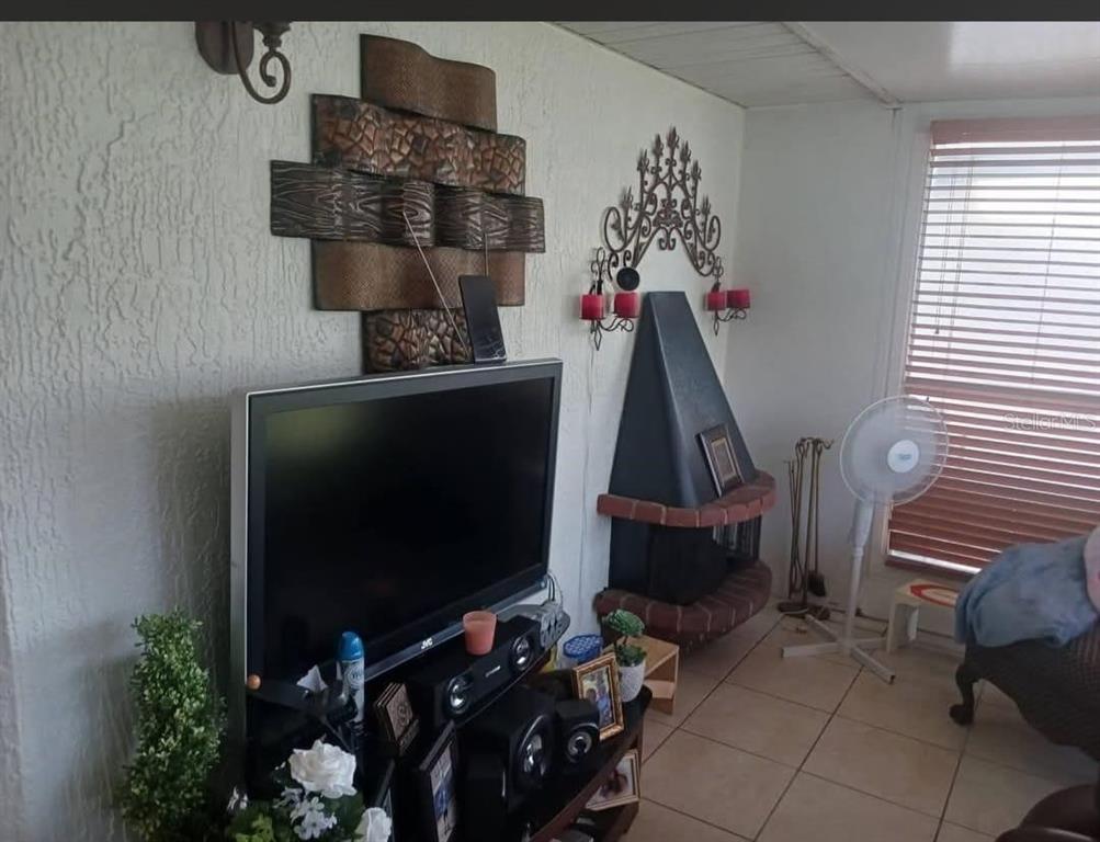 2409 Ming Court Kissimmee, FL 34744 - Photo 6 of 8