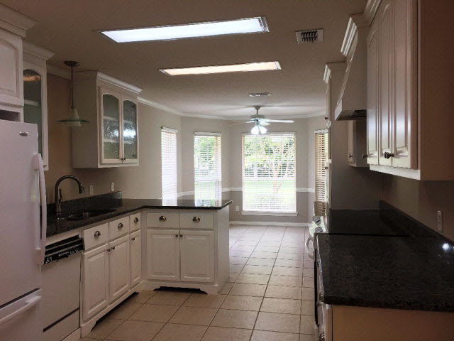 20068 Pecan Trace Fairhope, AL 36532 - Photo 10 of 33 Kitchen