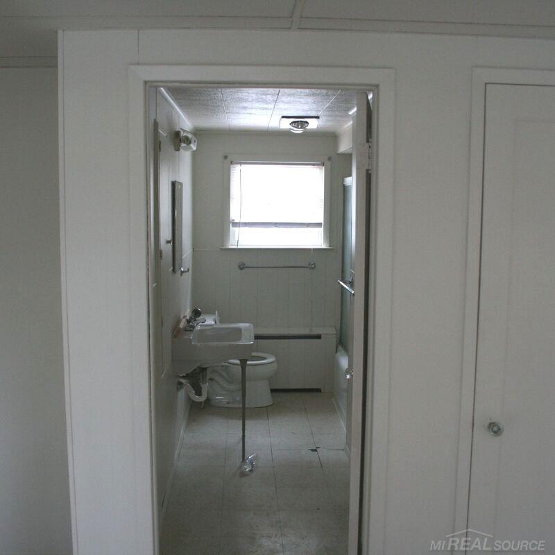 2531 South Lakeshore Road Applegate, MI 48401 - Photo 18 of 44