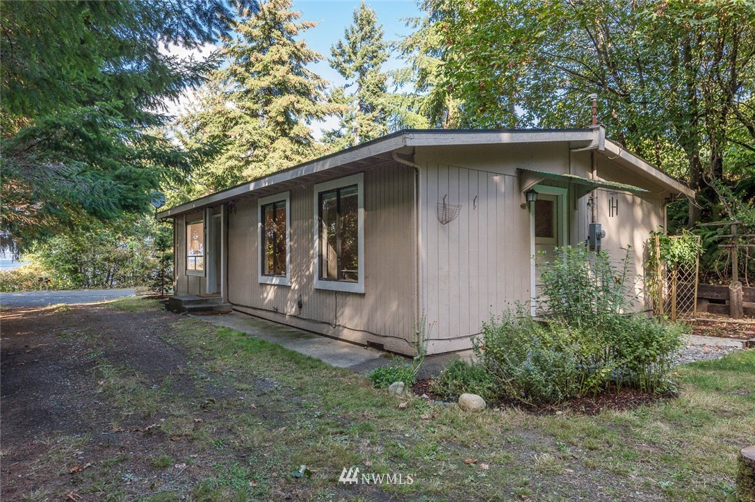4633 Southwest Luana Beach Road Vashon, WA 98070 - Photo 1 of 17