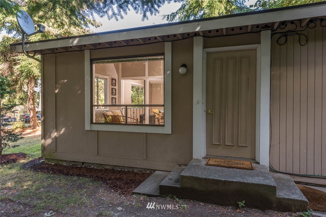 4633 Southwest Luana Beach Road Vashon, WA 98070 - Photo 3 of 17