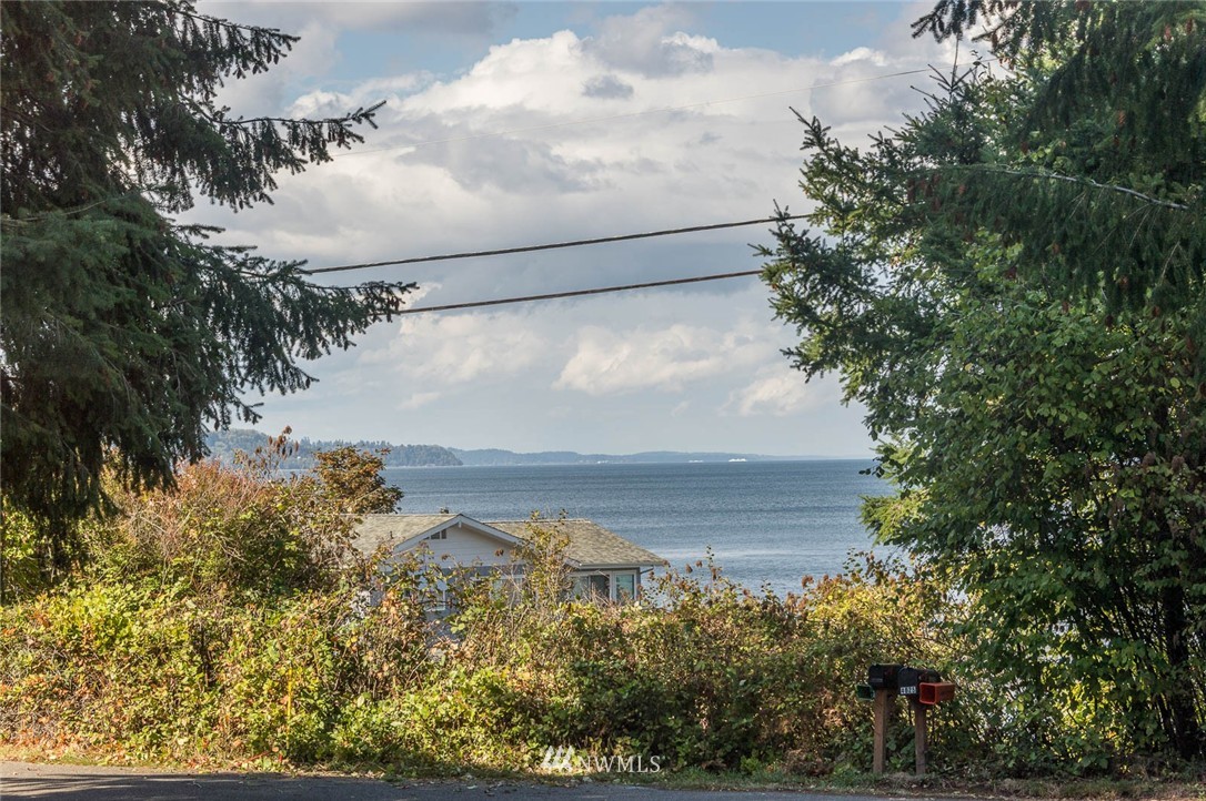 4633 Southwest Luana Beach Road Vashon, WA 98070 - Photo 4 of 17