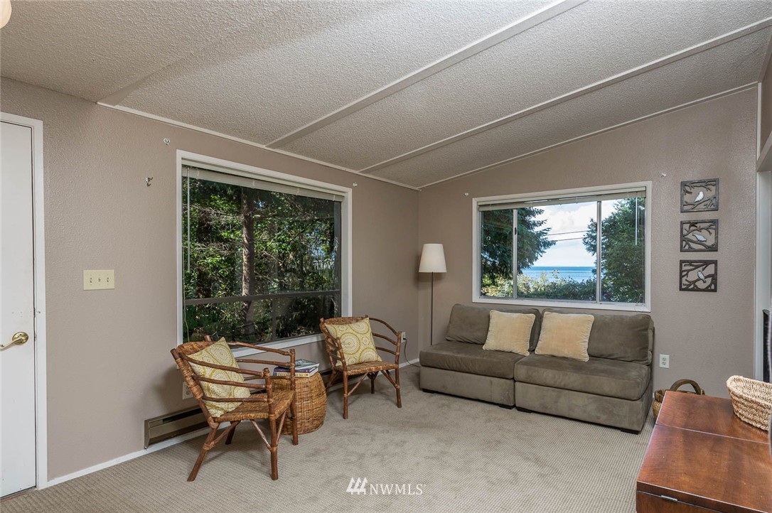 4633 Southwest Luana Beach Road Vashon, WA 98070 - Photo 5 of 17
