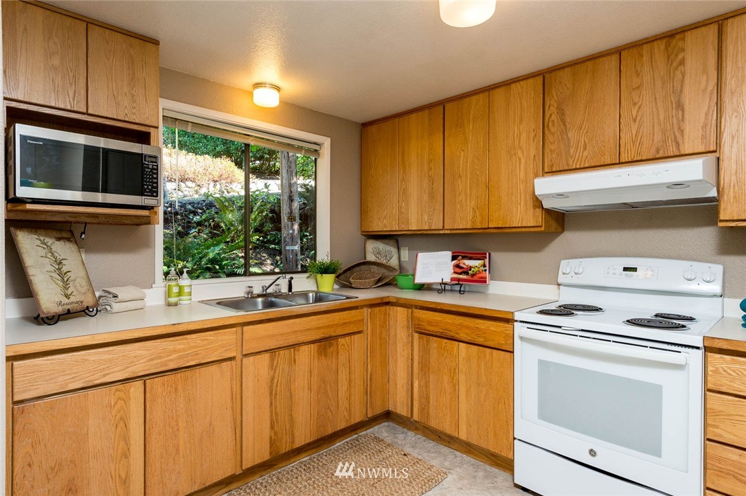 4633 Southwest Luana Beach Road Vashon, WA 98070 - Photo 10 of 17