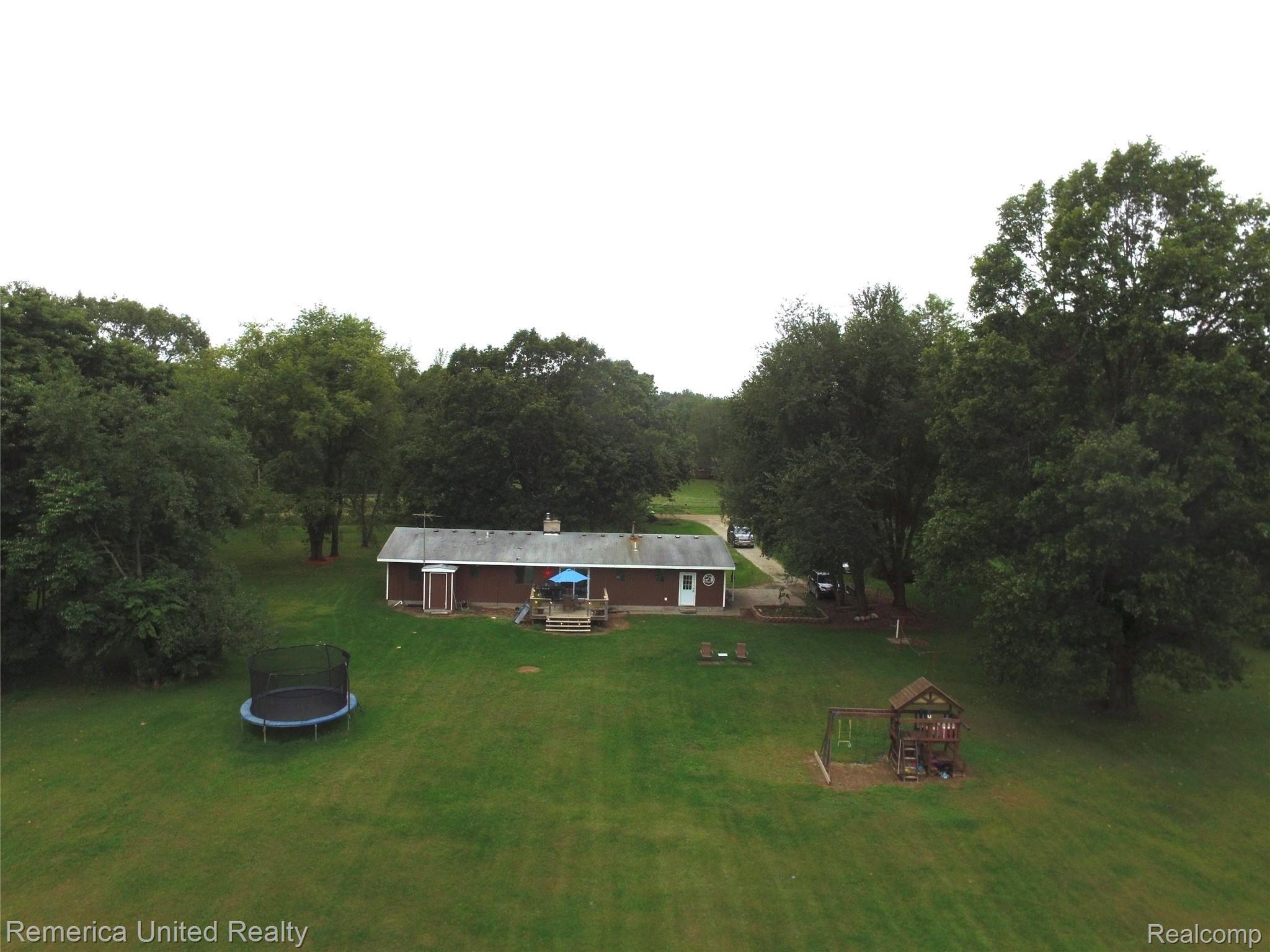 7257 Cedar Lake Road Pinckney, MI 48169 - Photo 32 of 44 IMG_7985-1.JPEG