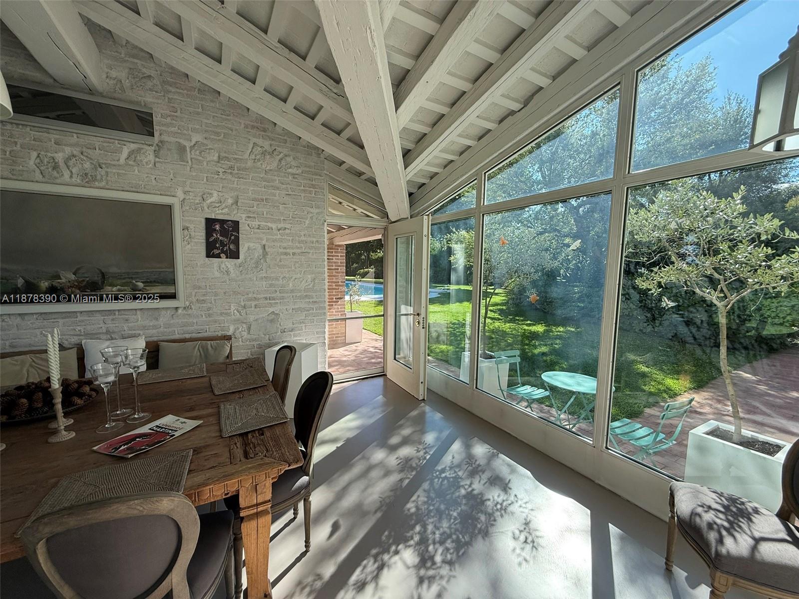 62 St Fosso (ve) Castellaro 62 Fosso (ve) Decatur, IT 30030 - Photo 11 of 39 a work room with furniture and a flat screen tv