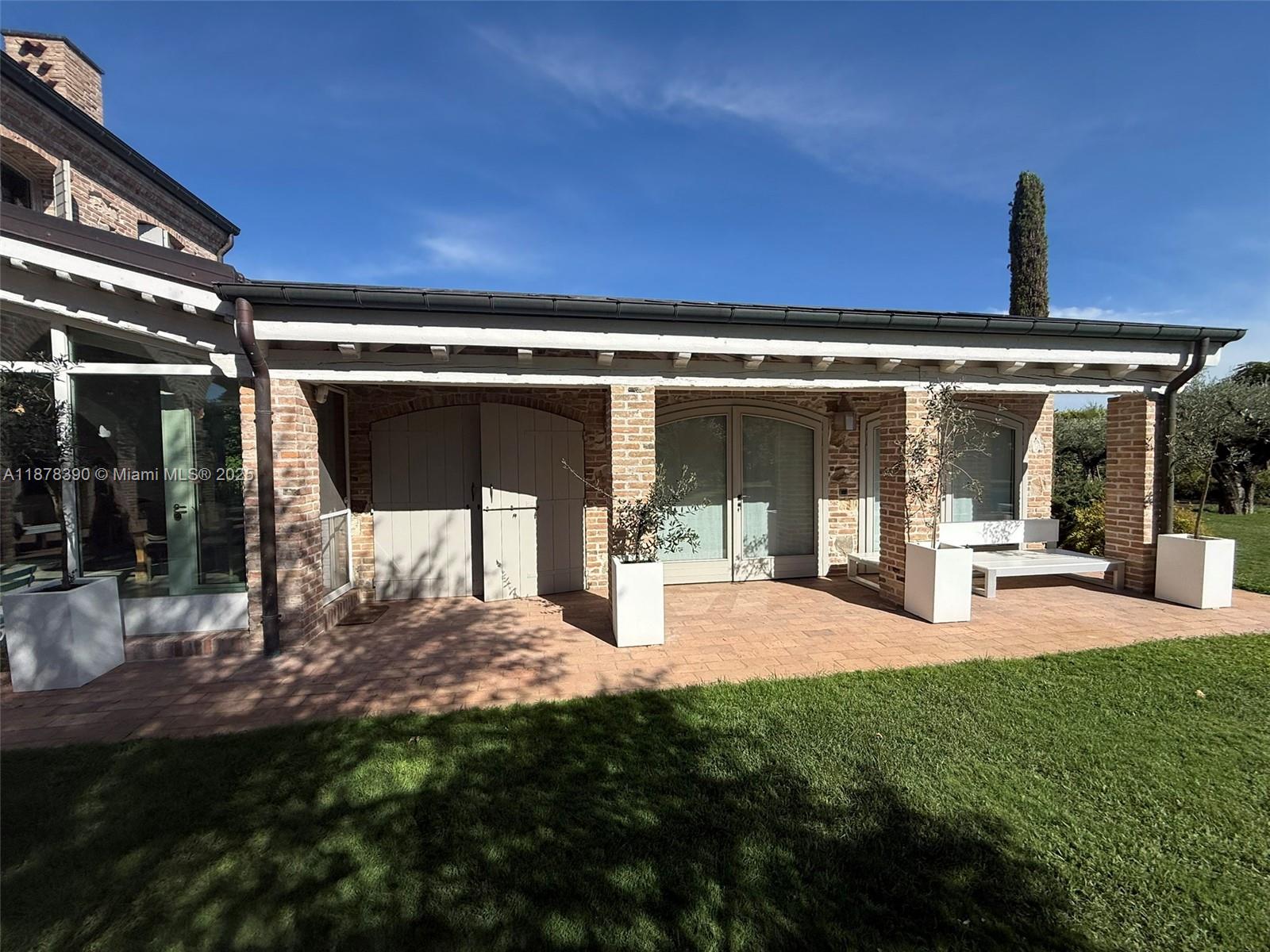 62 St Fosso (ve) Castellaro 62 Fosso (ve) Decatur, IT 30030 - Photo 8 of 39 a view of an house with backyard porch and outdoor seating
