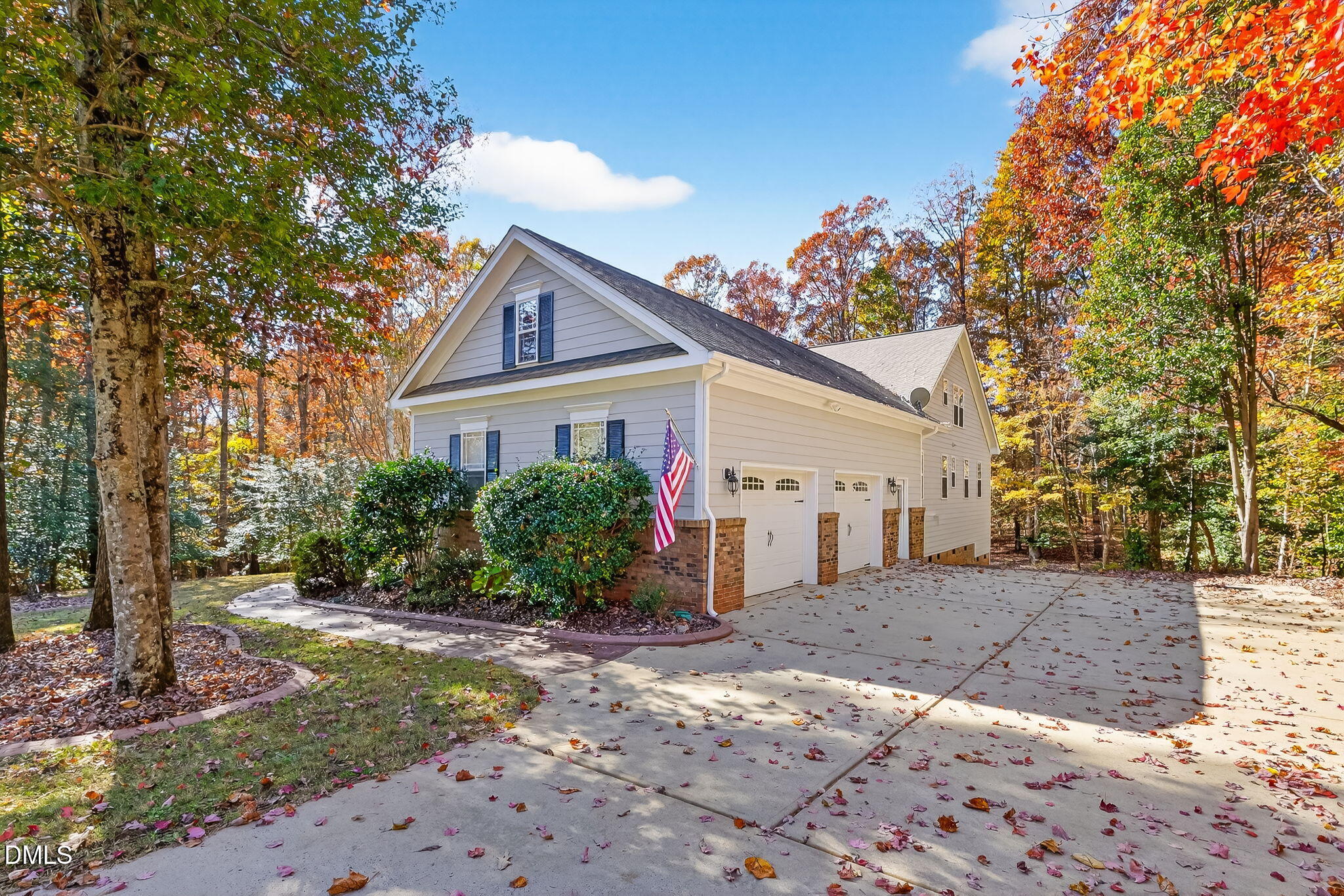 7320 Duncans Ridge Way Fuquay-Varina, NC 27526 - Photo 5 of 80 Side load garage