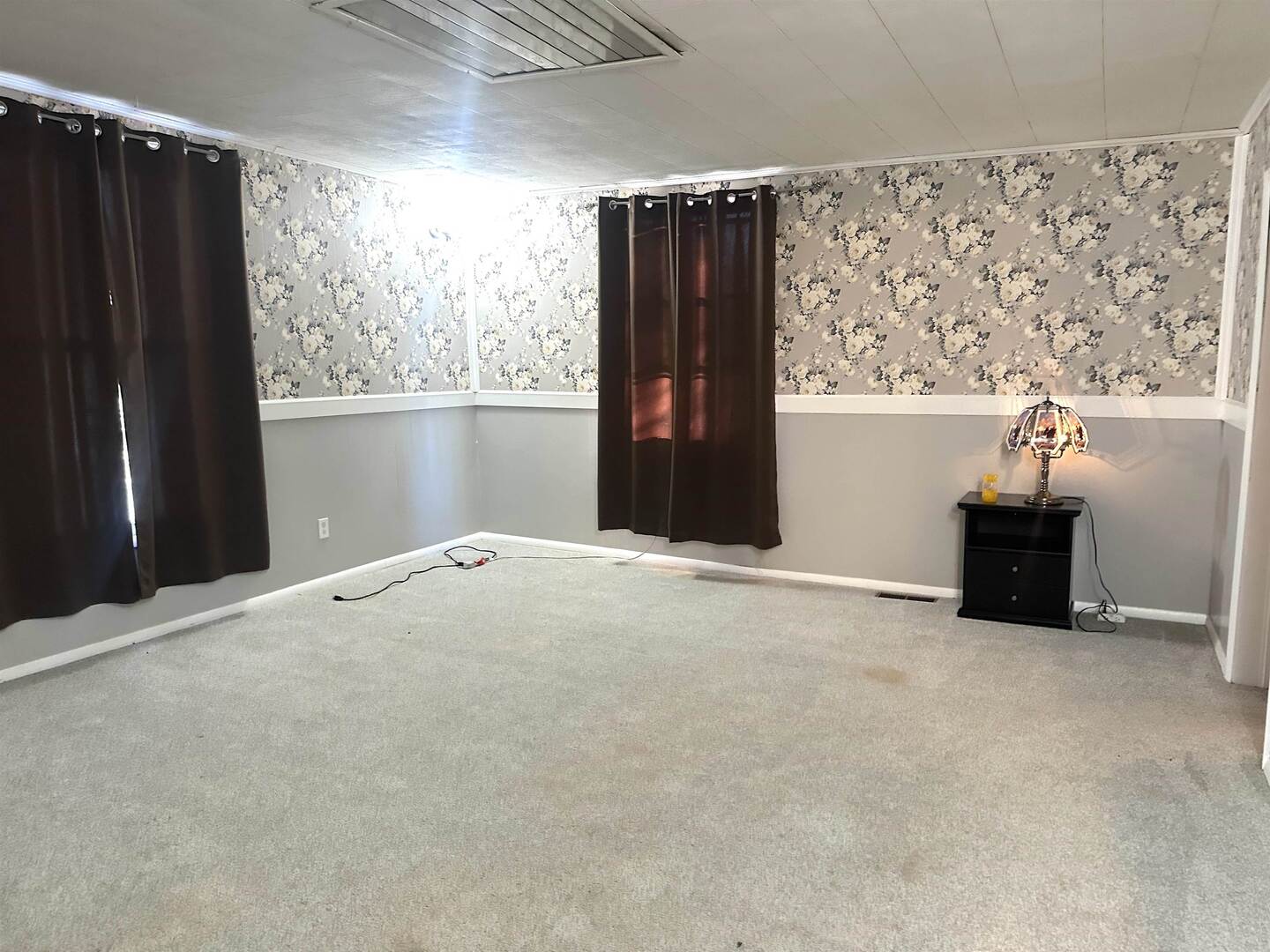 723 North 9th Street Murphysboro, IL 62966 - Photo 2 of 12 a view of an empty room with a window