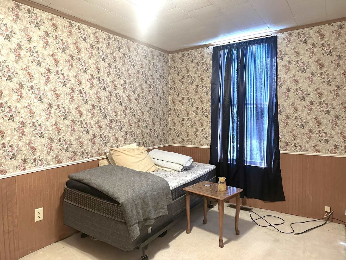 723 North 9th Street Murphysboro, IL 62966 - Photo 6 of 12 a bedroom with a bed and a window