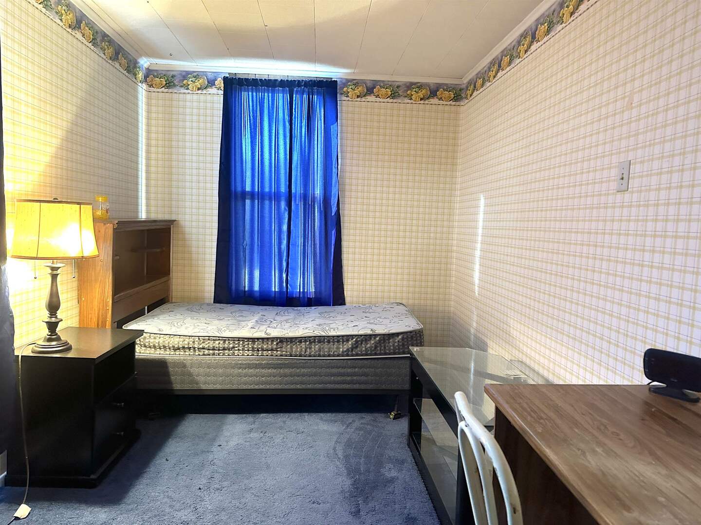 723 North 9th Street Murphysboro, IL 62966 - Photo 7 of 12 a view of a bath room with a window