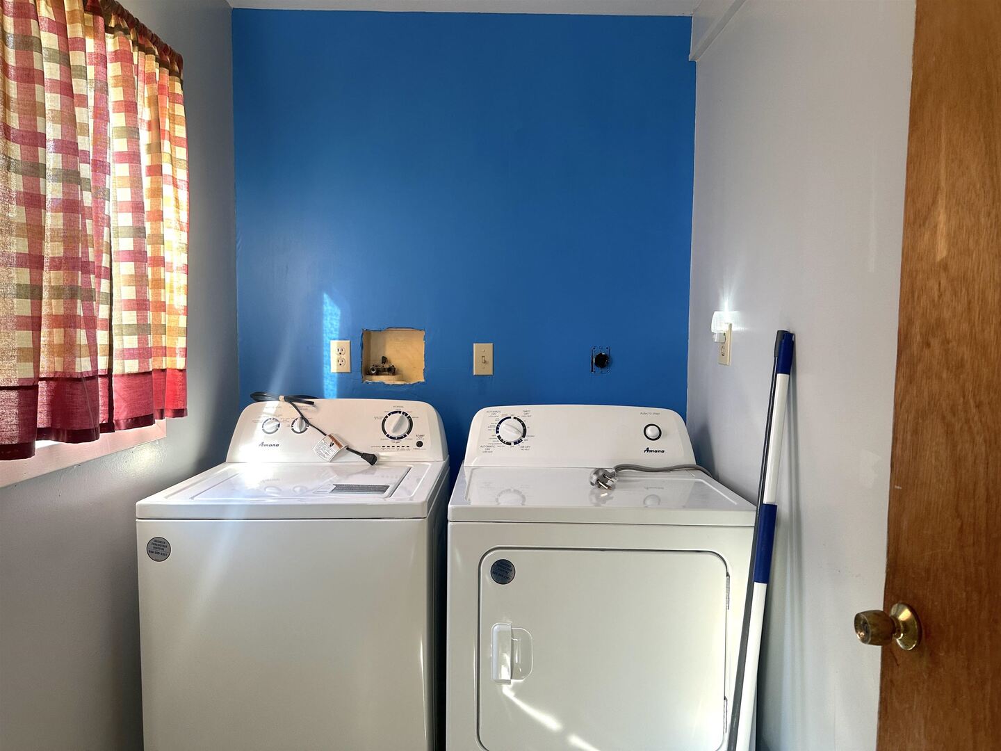 723 North 9th Street Murphysboro, IL 62966 - Photo 9 of 12 a utility room with dryer and washer