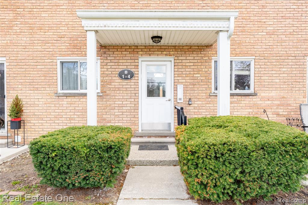 801 West Long Lake Road, Unit 4 Bloomfield Hills, MI 48302 - Photo 2 of 22