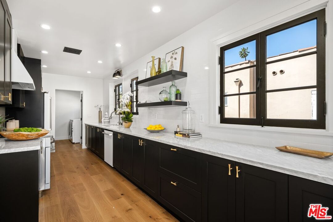205 South Carson Road Beverly Hills, CA 90211 - Photo 17 of 47 Gallery Image 17