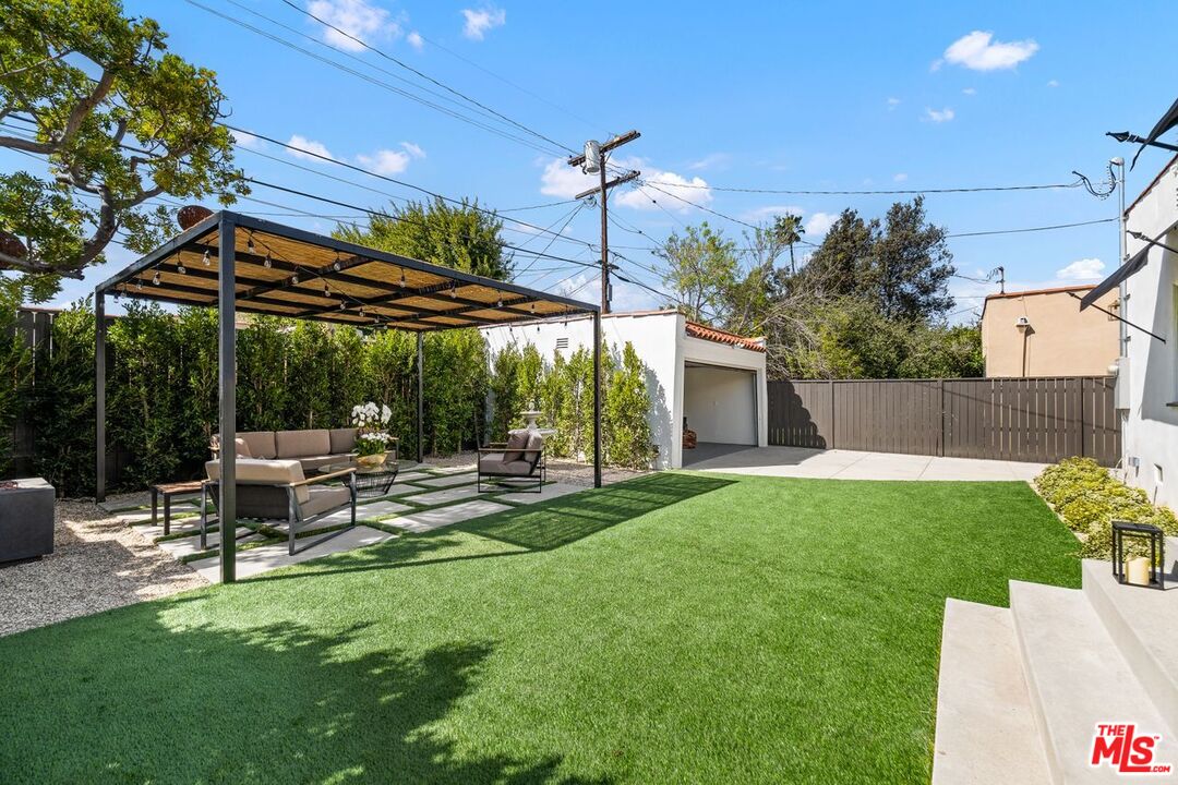 205 South Carson Road Beverly Hills, CA 90211 - Photo 37 of 47 Gallery Image 37