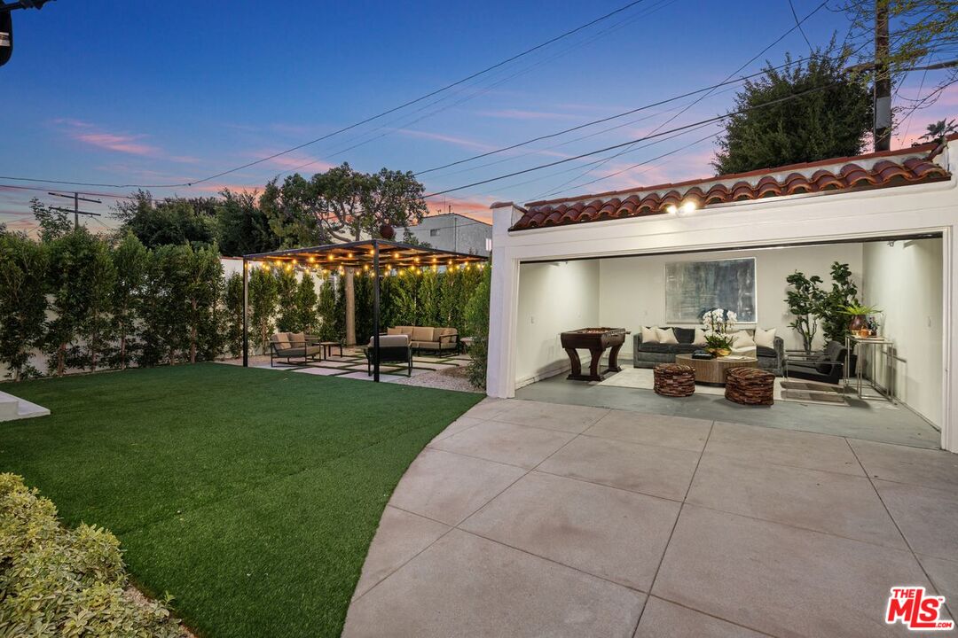 205 South Carson Road Beverly Hills, CA 90211 - Photo 43 of 47 Gallery Image 43