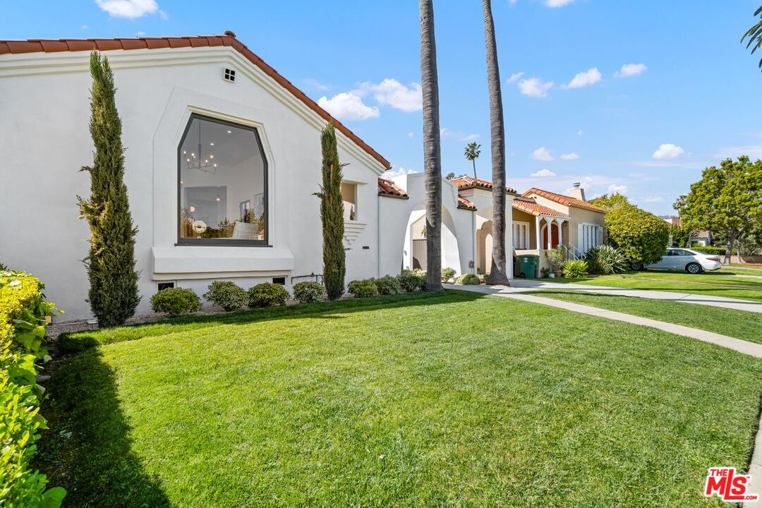 205 South Carson Road Beverly Hills, CA 90211 - Photo 5 of 47 Gallery Image 5
