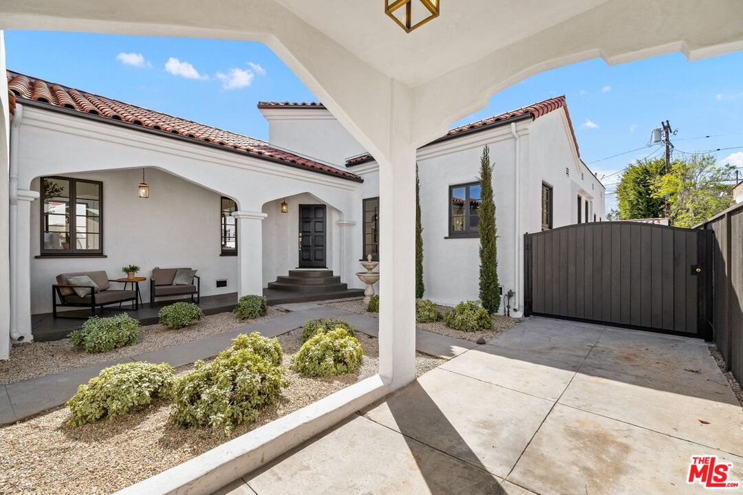 205 South Carson Road Beverly Hills, CA 90211 - Photo 9 of 47 Gallery Image 9