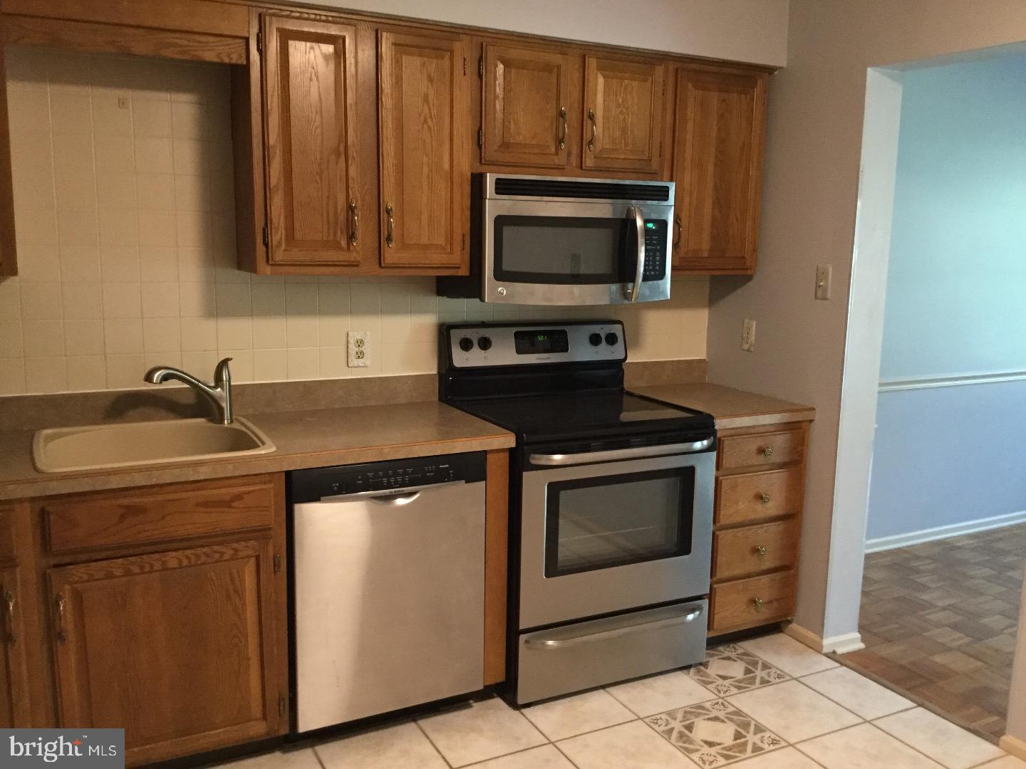 1175 Heyward Road, Unit 46 Chesterbrook, PA 19087 - Photo 4 of 17 Kitchen