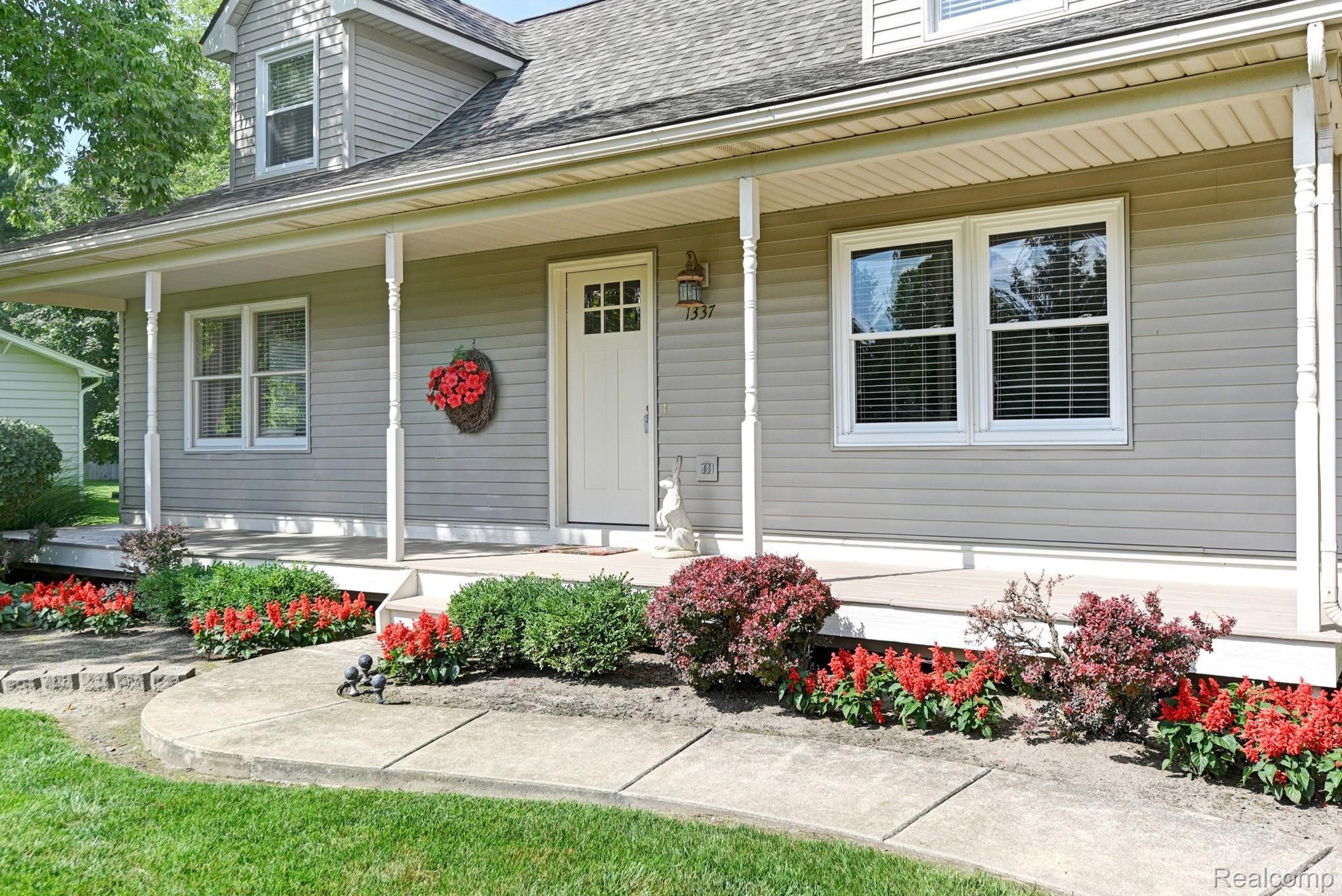 1337 Oakcrest Road Howell, MI 48843 - Photo 4 of 22 CNG_5815_6_7.jpg