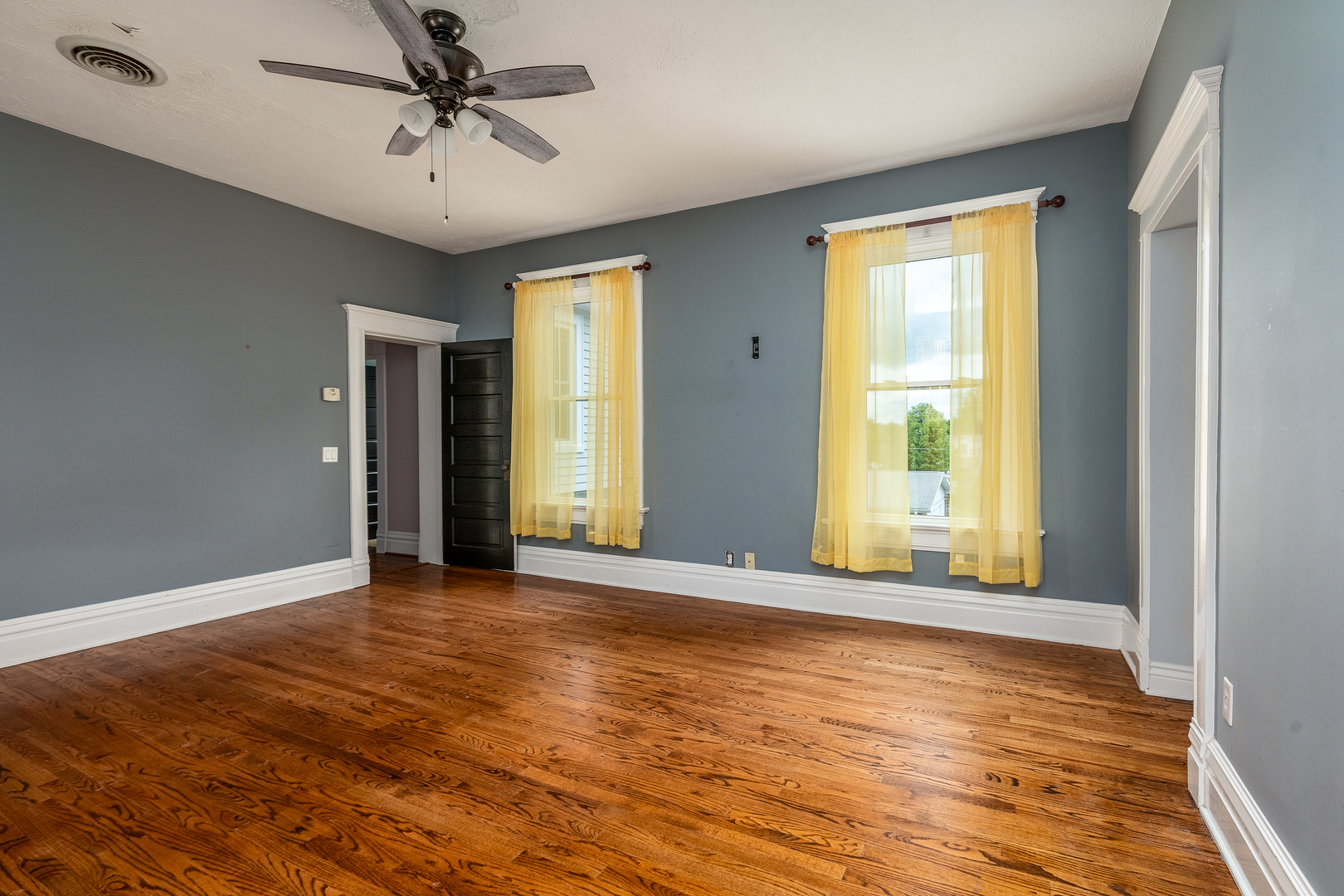 535 East Main Street Du Quoin, IL 62832 - Photo 27 of 75 a view of an empty room with window and a kitchen