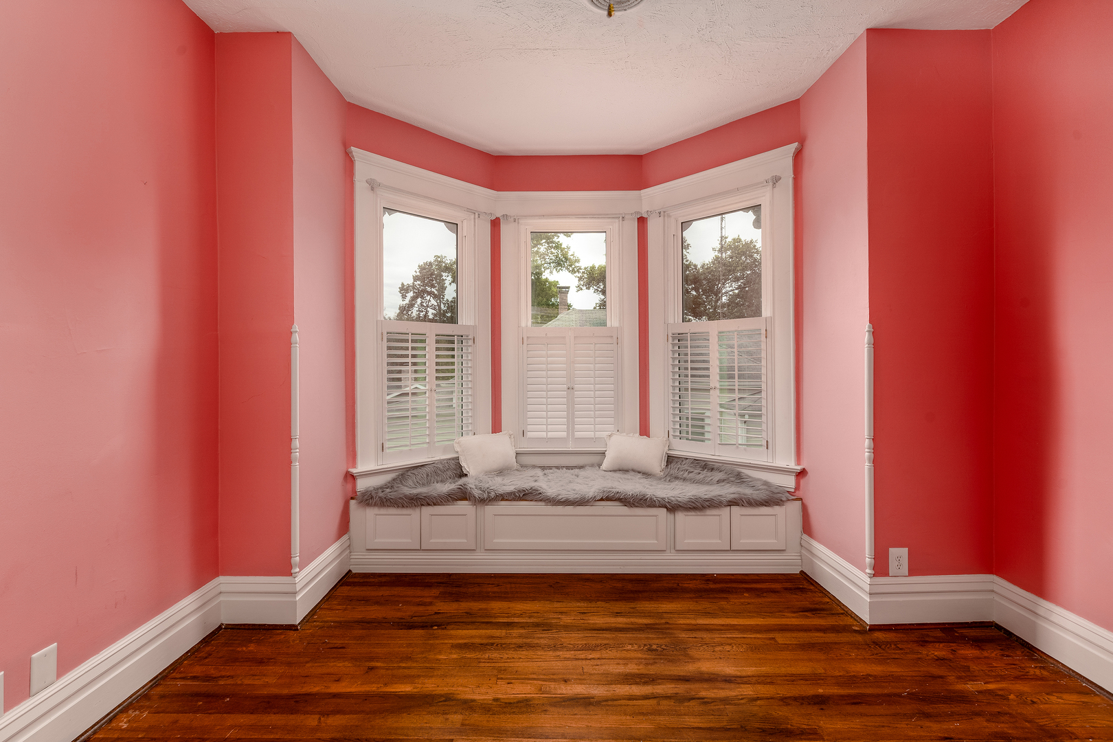 535 East Main Street Du Quoin, IL 62832 - Photo 35 of 75 a spacious bedroom with a bed and wooden floor