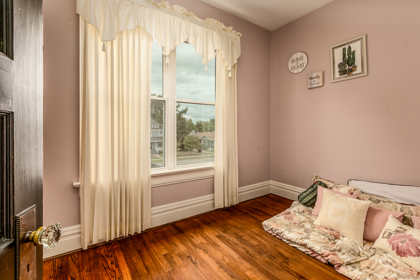 535 East Main Street Du Quoin, IL 62832 - Photo 40 of 75 a bedroom with a bed and a window