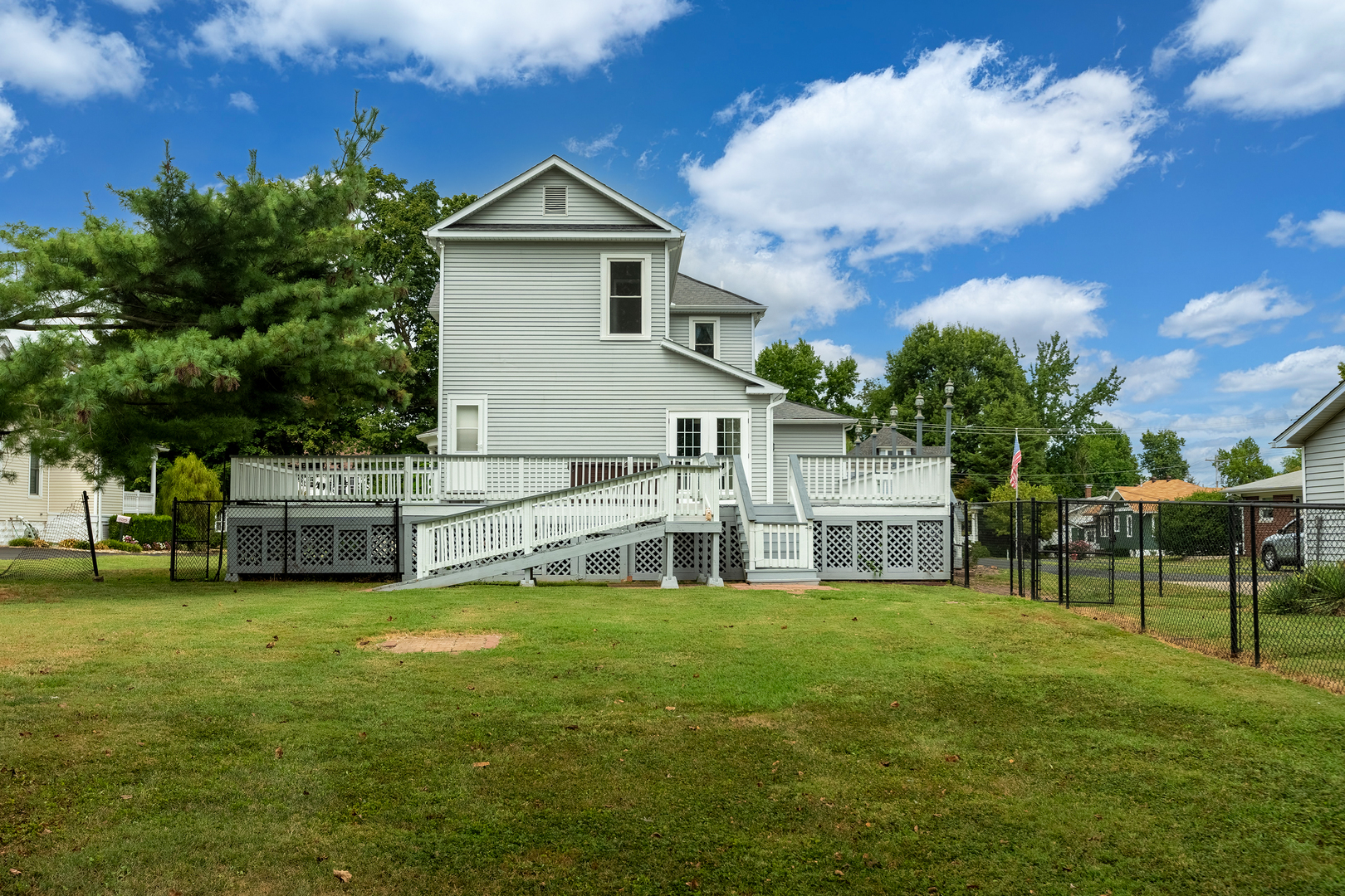 535 East Main Street Du Quoin, IL 62832 - Photo 57 of 75 a view of a house with a big yard