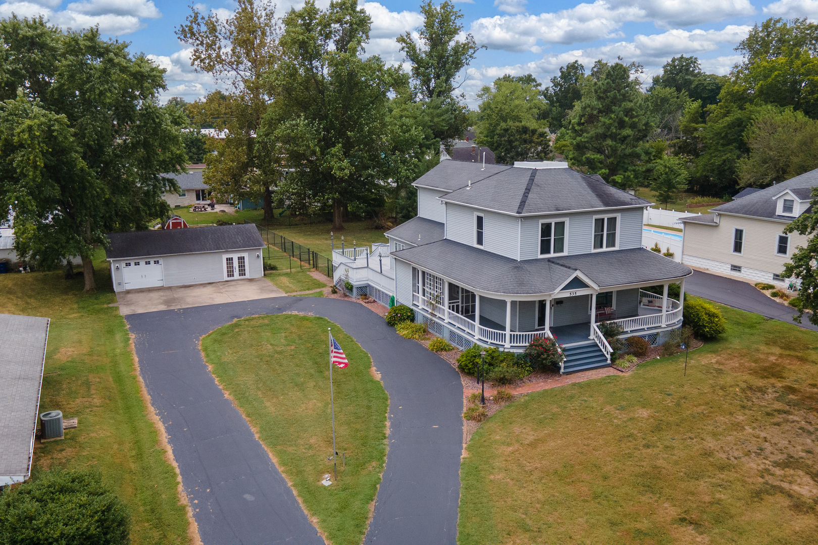 535 East Main Street Du Quoin, IL 62832 - Photo 70 of 75 an aerial view of a house with swimming pool