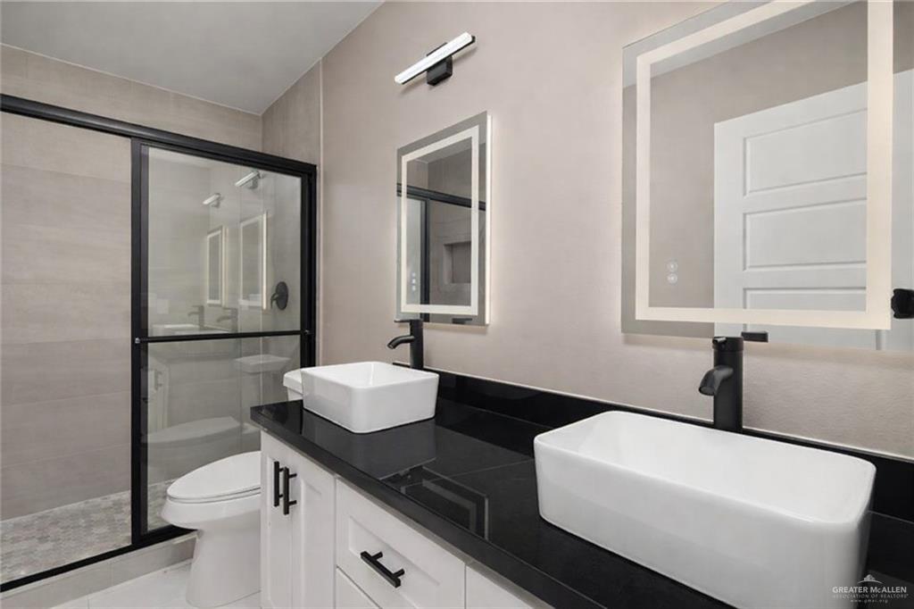 1712 West B Street Mission, TX 78572 - Photo 7 of 11 a bathroom with a sink and a bathtub