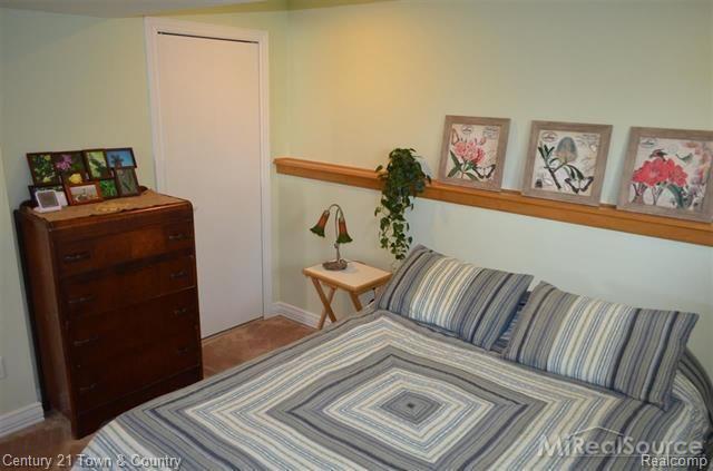 47061 Barbara Road Macomb, MI 48044 - Photo 12 of 19 12.jpg