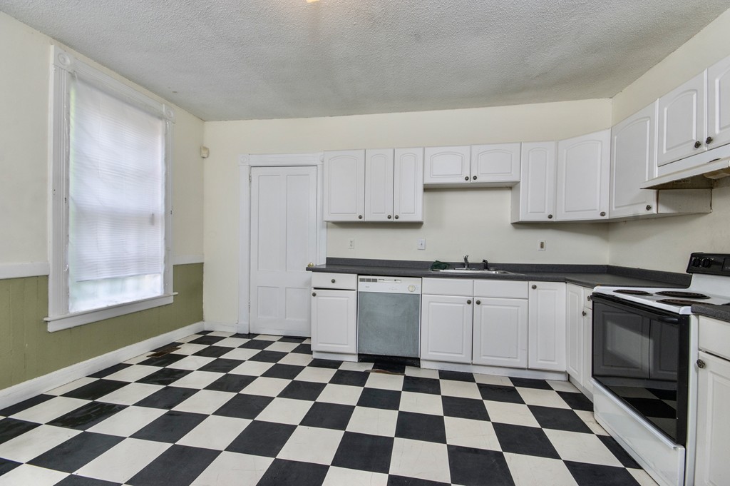 123 Mulberry Street Springfield, MA 01105 - Photo 32 of 40 Gallery Image 32